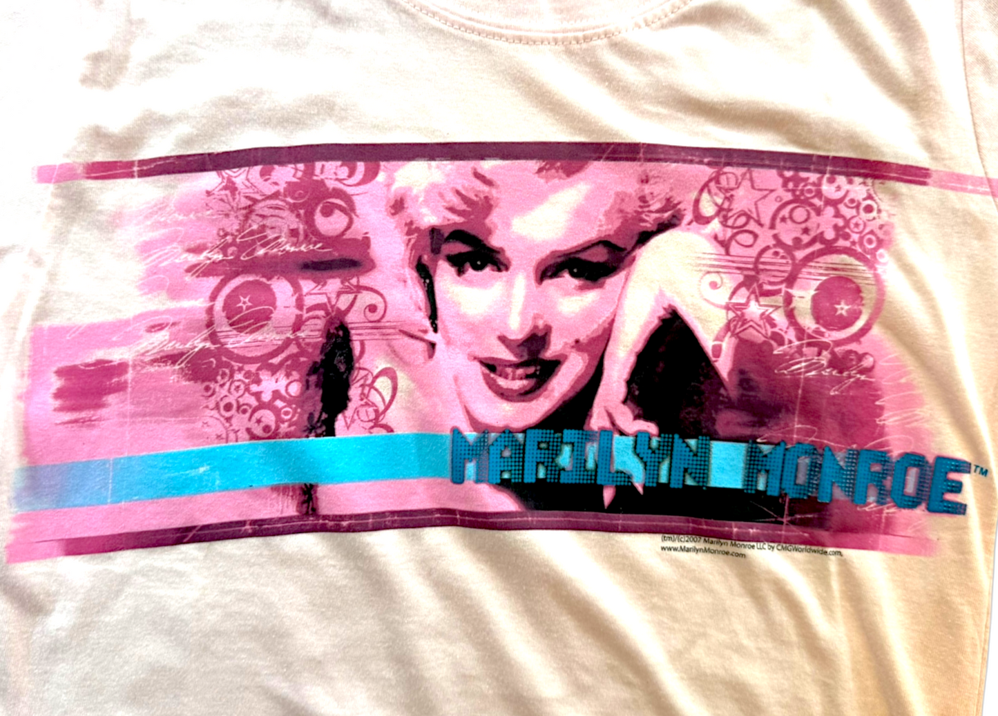 ๐๏ธ Marilyn Monroe โ Fitted Pink Close-Up Photo T-Shirt (Vintage) ๐๏ธ