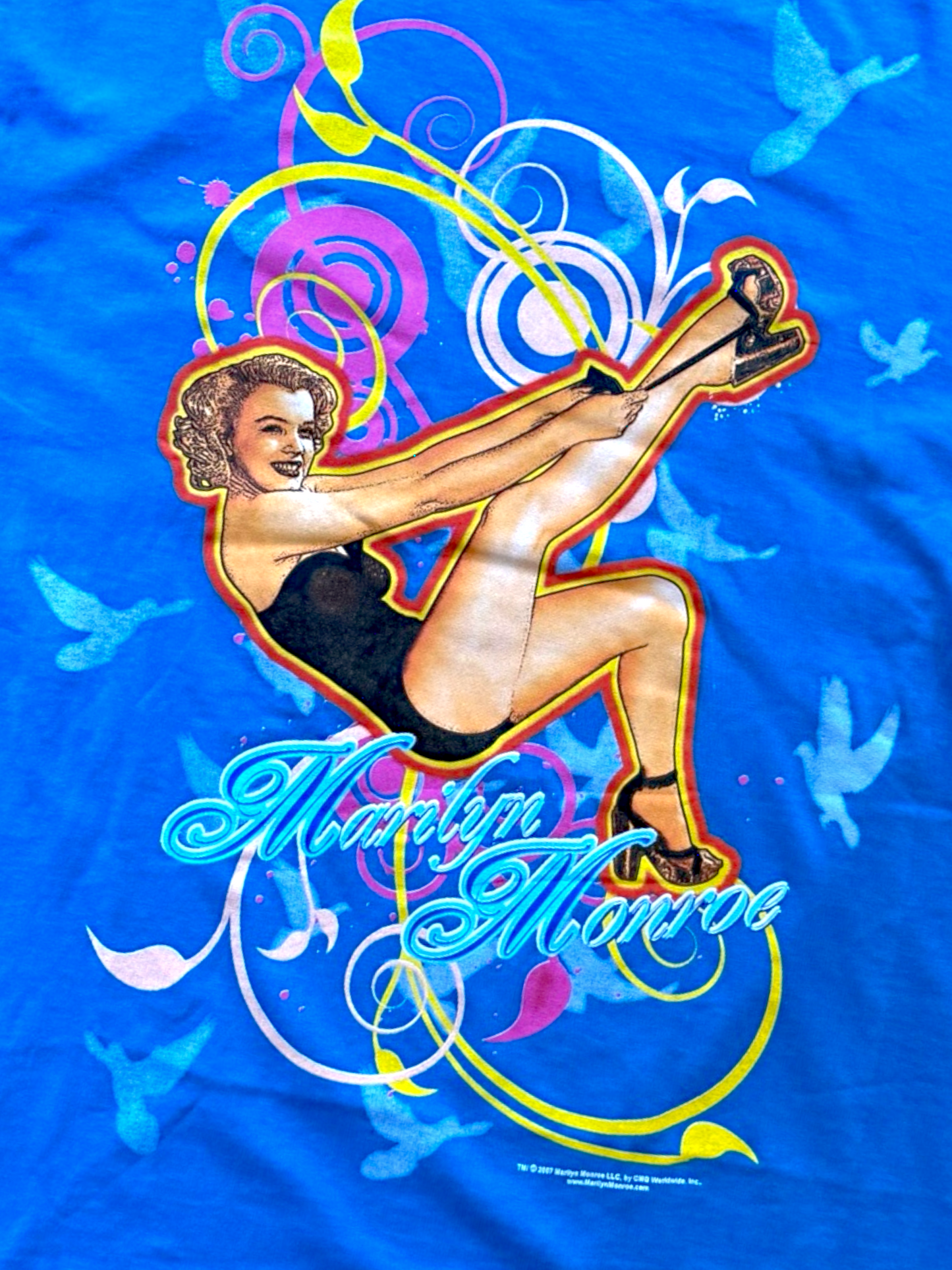 ποΈ Marilyn Monroe β Kick Pose & Doves on Blue T-Shirt (Vintage)ποΈ100% Heavy Weight Cotton