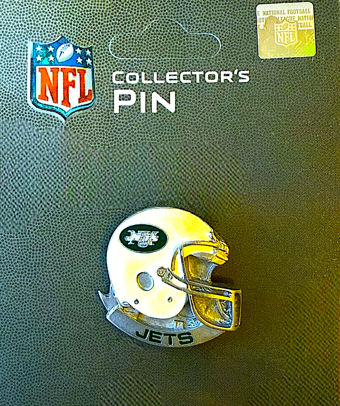 Football - NFL - New York Jets Helmet Lapel Pin - Officially Licensed NFL