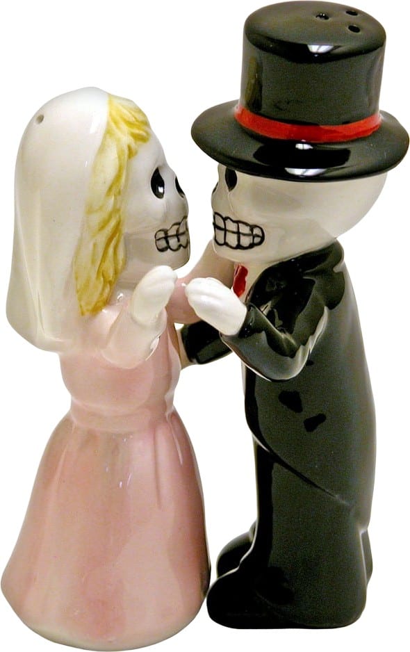 Love Never Dies Salt & Pepper Shaker Set - Kissing