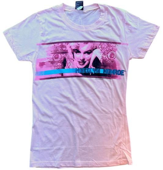 🕊️ Marilyn Monroe – Fitted Pink Close-Up Photo T-Shirt (Vintage) 🕊️