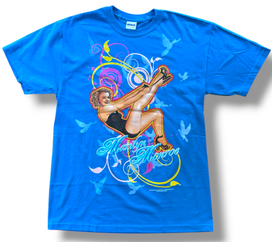 🕊️ Marilyn Monroe – Kick Pose & Doves on Blue T-Shirt (Vintage)🕊️100% Heavy Weight Cotton
